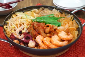 辛い海鮮鍋ナッコプセ｜タコ・エビ・ホルモンのピリ辛コチュジャン鍋