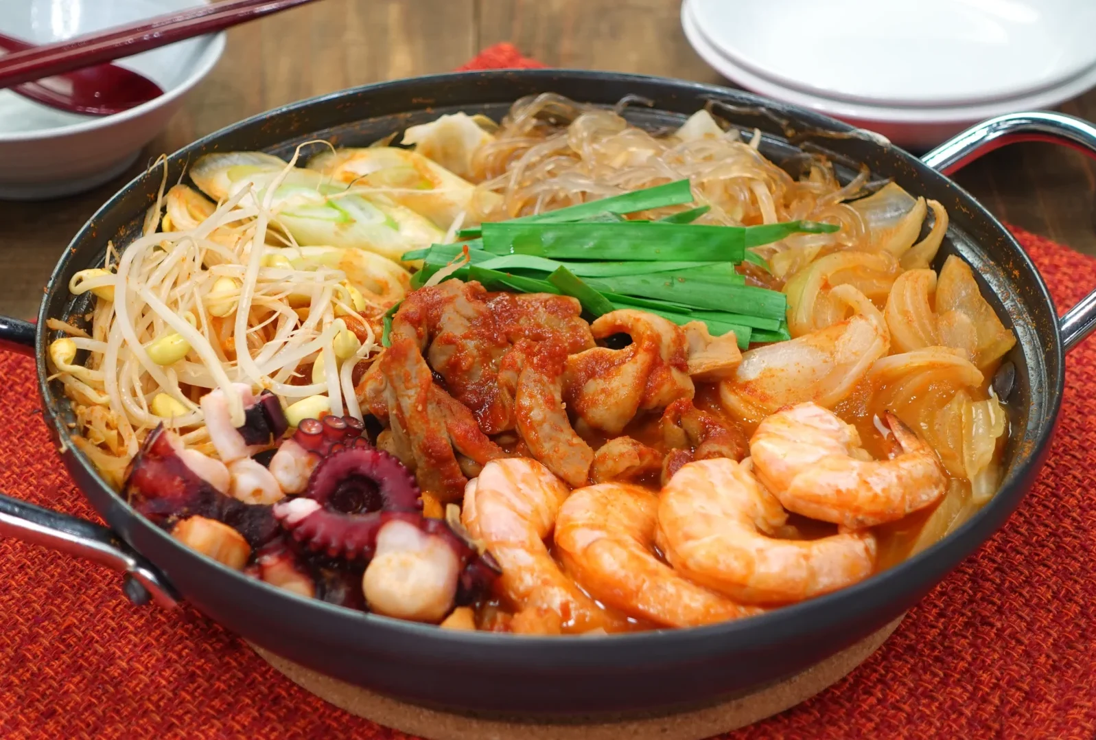 韓国旨辛海鮮鍋ナッコプセ