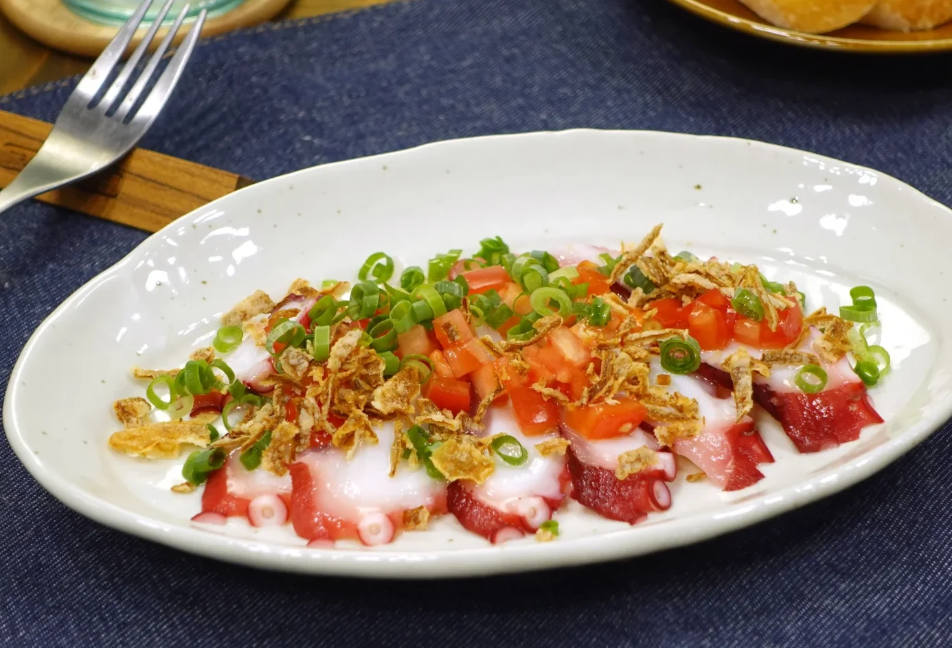 食感アップ！フライドオニオンのたこカルパッチョ