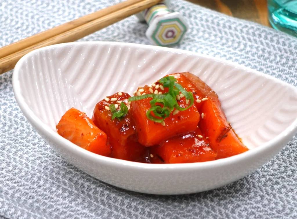 旨辛とろける サーモンのキムチユッケ風