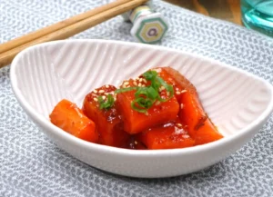 旨辛とろける サーモンのキムチユッケ風