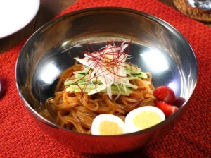 本格韓国風！コチジャンビビン麺