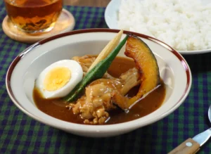 旨み広がるチキンスープカレー