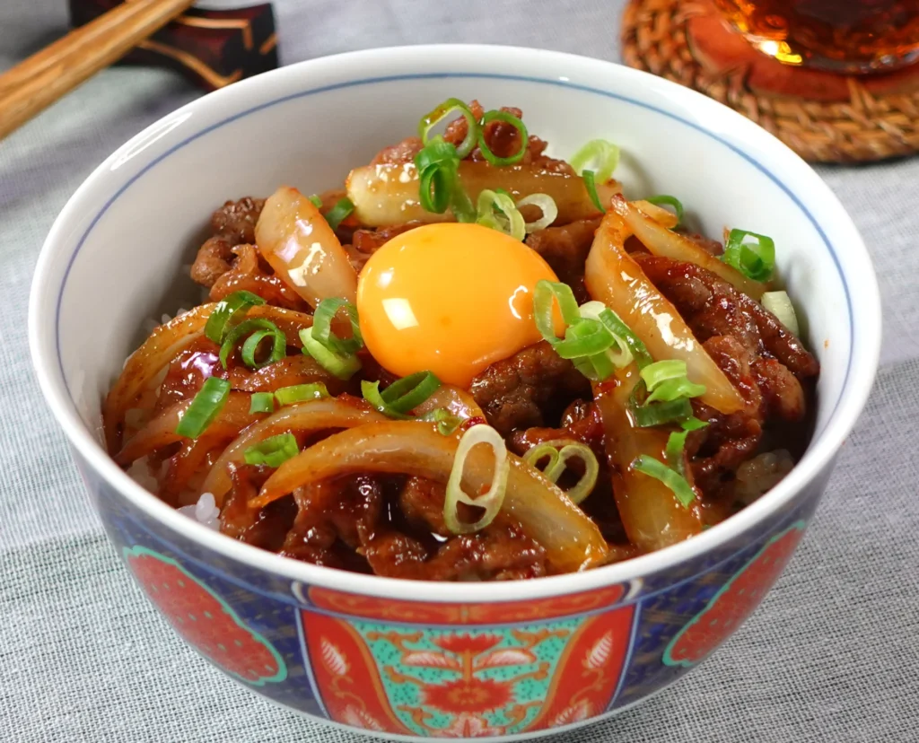 旨辛豚丼