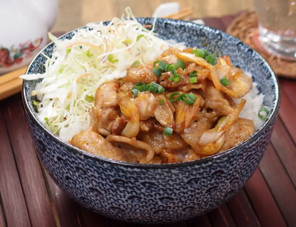 XO醤香る旨辛豚丼