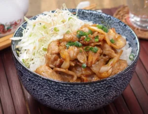 XO醤香る旨辛豚丼